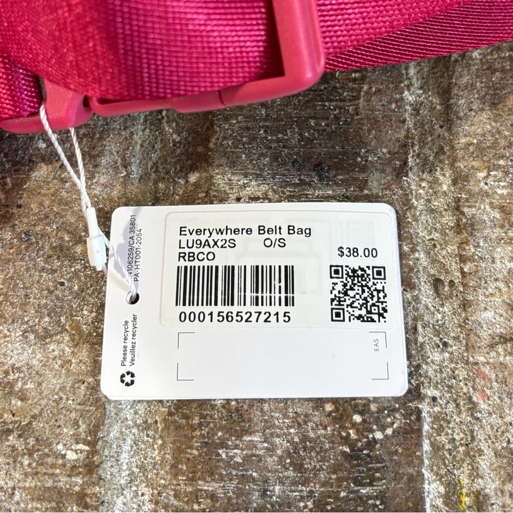 NWT Lululemon Everywhere Belt Bag In Raspberry Coulis - Picture 7 of 8